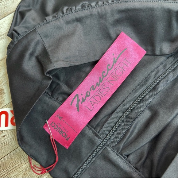 Fiorucci NOS (Deadstock) Vintage Black Mini Skirt with Playful Petal Hem Size 6 - Picture 9 of 12